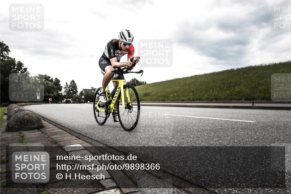 21.06.2026 - 29. Vierlanden-Triathlon H.Heesch http://msf.ph/oto/9898366 21.06.2026 10:00:55 Radfahren 153, 281, 295, 335 meine-sportfotos.de