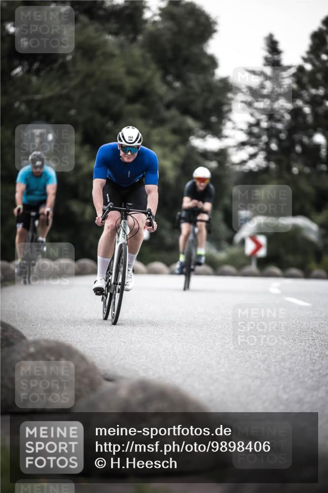 21.06.2026 - 29. Vierlanden-Triathlon H.Heesch http://msf.ph/oto/9898406 21.06.2026 10:04:57 Radfahren 130, 174, 292, 308, 332, 352 meine-sportfotos.de