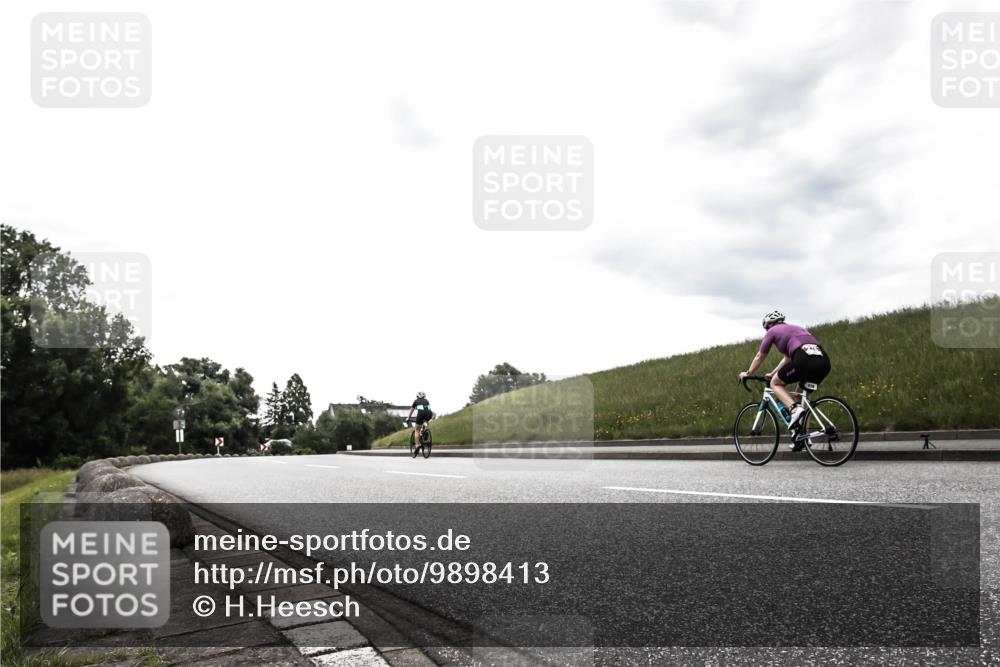 21.06.2026 - 29. Vierlanden-Triathlon H.Heesch http://msf.ph/oto/9898413 21.06.2026 10:03:08 Radfahren  meine-sportfotos.de