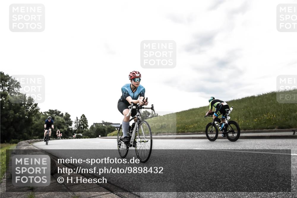 21.06.2026 - 29. Vierlanden-Triathlon H.Heesch http://msf.ph/oto/9898432 21.06.2026 10:04:20 Radfahren 90, 260, 324, 350 meine-sportfotos.de