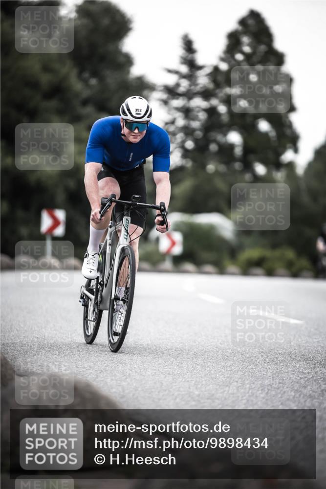 21.06.2026 - 29. Vierlanden-Triathlon H.Heesch http://msf.ph/oto/9898434 21.06.2026 10:04:57 Radfahren 130, 174, 292, 308, 332, 352 meine-sportfotos.de