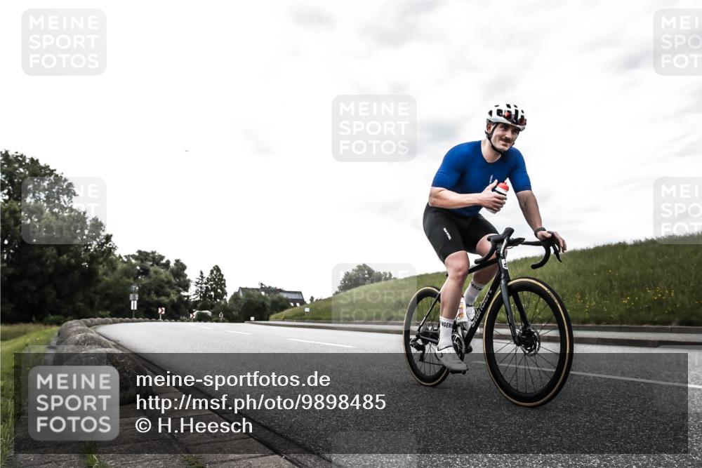 21.06.2026 - 29. Vierlanden-Triathlon H.Heesch http://msf.ph/oto/9898485 21.06.2026 10:06:30 Radfahren 147, 165, 360, 381 meine-sportfotos.de
