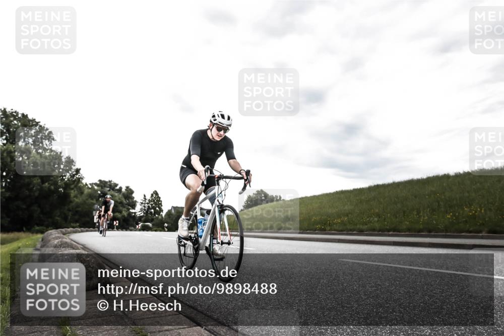 21.06.2026 - 29. Vierlanden-Triathlon H.Heesch http://msf.ph/oto/9898488 21.06.2026 10:06:43 Radfahren 306, 349, 361 meine-sportfotos.de
