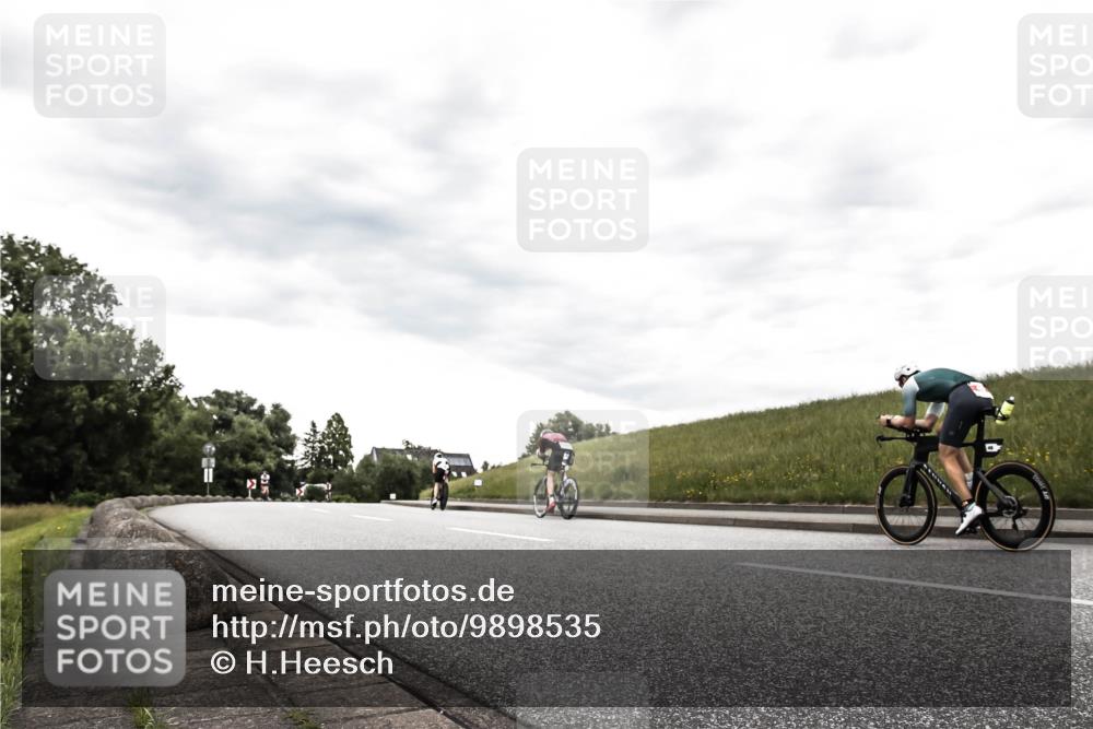 21.06.2026 - 29. Vierlanden-Triathlon H.Heesch http://msf.ph/oto/9898535 21.06.2026 10:15:36 Radfahren 98, 193, 240 meine-sportfotos.de