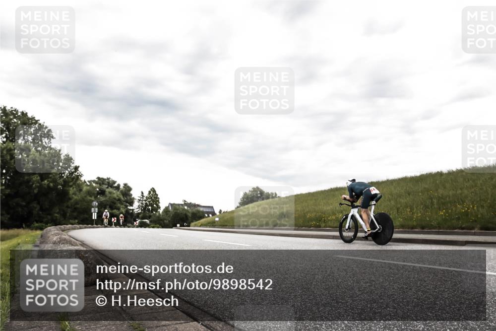 21.06.2026 - 29. Vierlanden-Triathlon H.Heesch http://msf.ph/oto/9898542 21.06.2026 10:16:09 Radfahren 30, 50, 443 meine-sportfotos.de