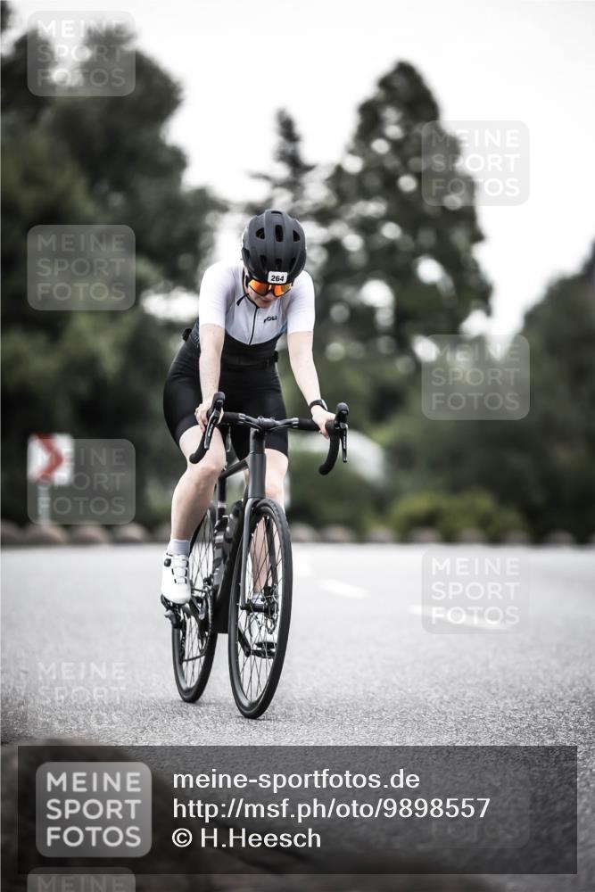 21.06.2026 - 29. Vierlanden-Triathlon H.Heesch http://msf.ph/oto/9898557 21.06.2026 10:05:10 Radfahren 249, 264, 275, 289, 323, 326 meine-sportfotos.de
