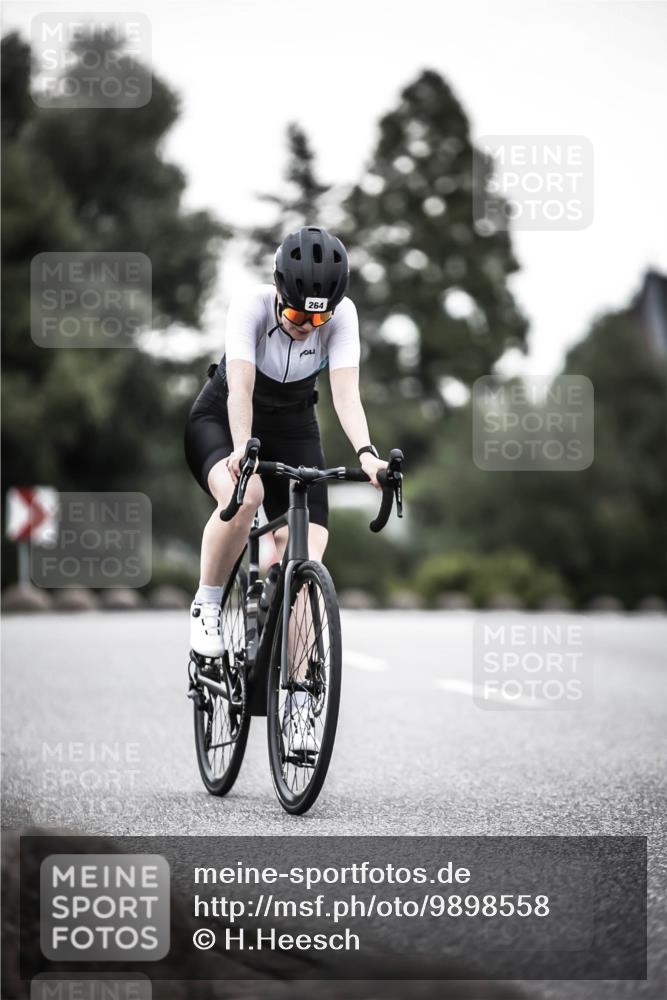 21.06.2026 - 29. Vierlanden-Triathlon H.Heesch http://msf.ph/oto/9898558 21.06.2026 10:05:10 Radfahren 249, 264, 275, 289, 323, 326 meine-sportfotos.de