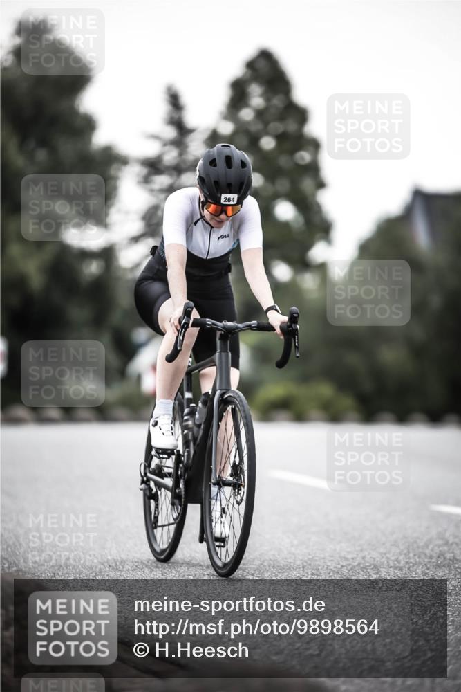 21.06.2026 - 29. Vierlanden-Triathlon H.Heesch http://msf.ph/oto/9898564 21.06.2026 10:05:10 Radfahren 249, 264, 275, 289, 323, 326 meine-sportfotos.de