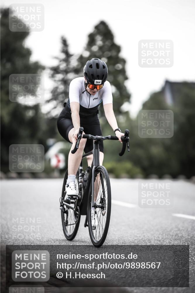21.06.2026 - 29. Vierlanden-Triathlon H.Heesch http://msf.ph/oto/9898567 21.06.2026 10:05:10 Radfahren 249, 264, 275, 289, 323, 326 meine-sportfotos.de