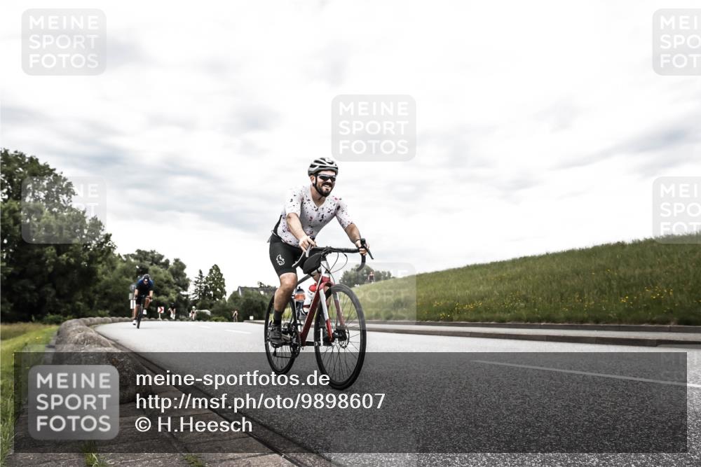 21.06.2026 - 29. Vierlanden-Triathlon H.Heesch http://msf.ph/oto/9898607 21.06.2026 10:19:53 Radfahren 18, 21, 146, 268, 400 meine-sportfotos.de