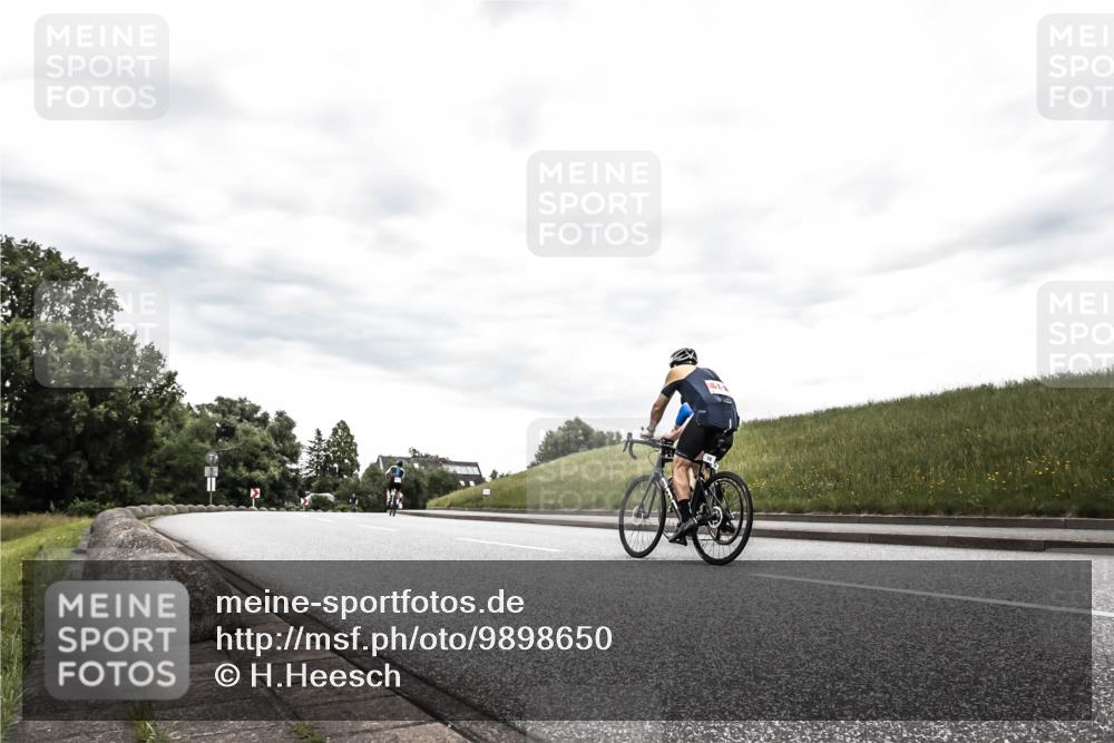 21.06.2026 - 29. Vierlanden-Triathlon H.Heesch http://msf.ph/oto/9898650 21.06.2026 10:20:20 Radfahren  meine-sportfotos.de