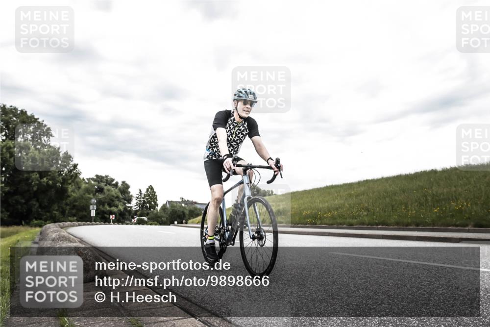 21.06.2026 - 29. Vierlanden-Triathlon H.Heesch http://msf.ph/oto/9898666 21.06.2026 10:21:03 Radfahren 36, 406 meine-sportfotos.de