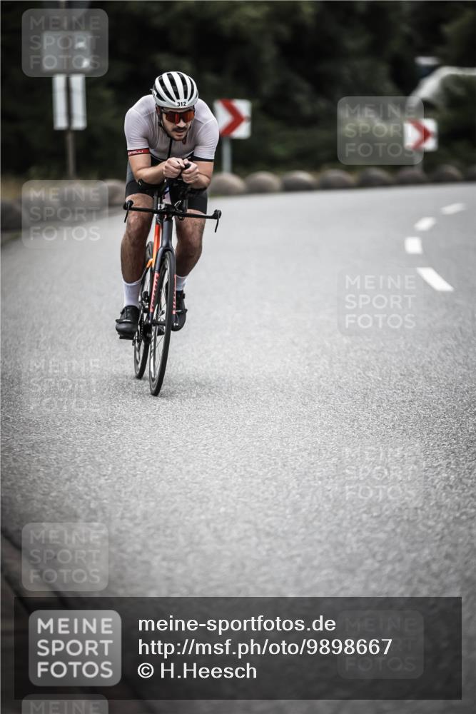 21.06.2026 - 29. Vierlanden-Triathlon H.Heesch http://msf.ph/oto/9898667 21.06.2026 10:05:35 Radfahren 5, 135, 175, 312 meine-sportfotos.de
