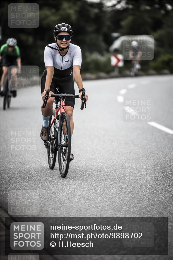 21.06.2026 - 29. Vierlanden-Triathlon H.Heesch http://msf.ph/oto/9898702 21.06.2026 10:05:44 Radfahren 133, 252, 259, 363 meine-sportfotos.de