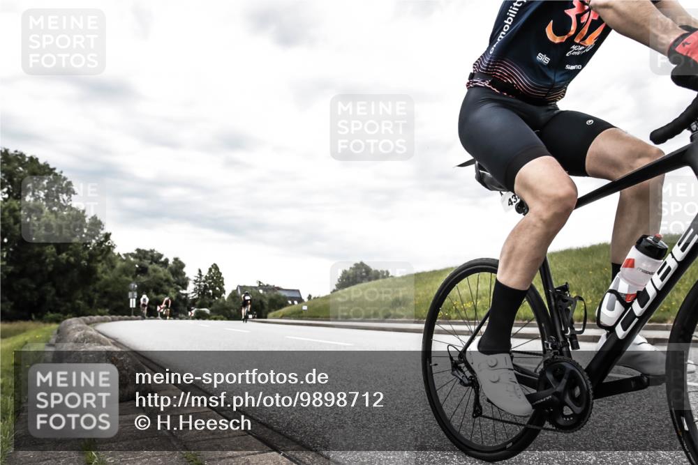 21.06.2026 - 29. Vierlanden-Triathlon H.Heesch http://msf.ph/oto/9898712 21.06.2026 10:21:55 Radfahren 37, 115, 213, 438, 478 meine-sportfotos.de