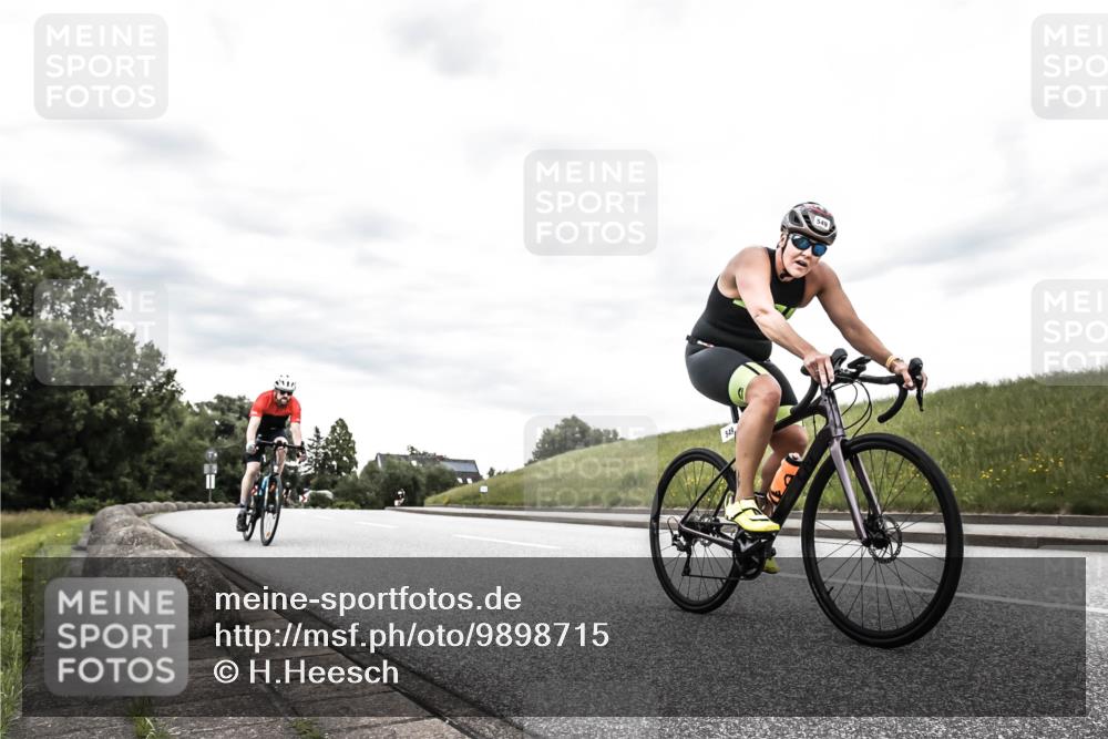 21.06.2026 - 29. Vierlanden-Triathlon H.Heesch http://msf.ph/oto/9898715 21.06.2026 10:22:00 Radfahren 115, 427, 549 meine-sportfotos.de