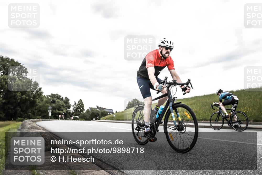 21.06.2026 - 29. Vierlanden-Triathlon H.Heesch http://msf.ph/oto/9898718 21.06.2026 10:22:01 Radfahren 115, 427, 549 meine-sportfotos.de