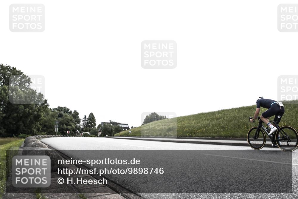 21.06.2026 - 29. Vierlanden-Triathlon H.Heesch http://msf.ph/oto/9898746 21.06.2026 10:45:40 Radfahren  meine-sportfotos.de