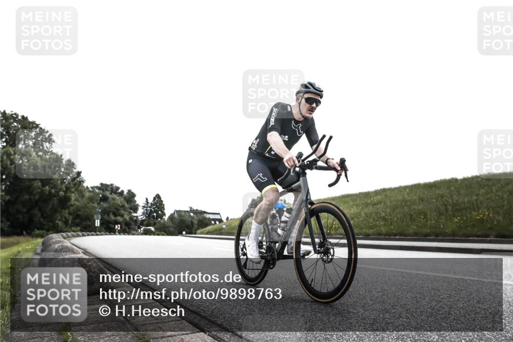 21.06.2026 - 29. Vierlanden-Triathlon H.Heesch http://msf.ph/oto/9898763 21.06.2026 10:46:08 Radfahren 40, 283 meine-sportfotos.de
