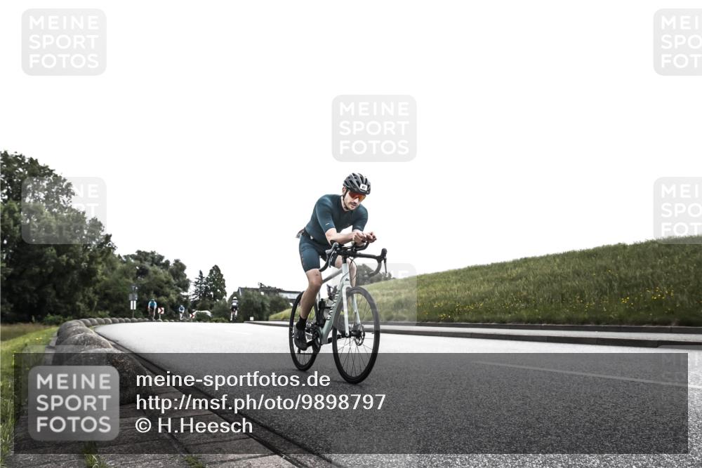 21.06.2026 - 29. Vierlanden-Triathlon H.Heesch http://msf.ph/oto/9898797 21.06.2026 10:47:00 Radfahren 67, 160, 242, 276, 439, 609 meine-sportfotos.de
