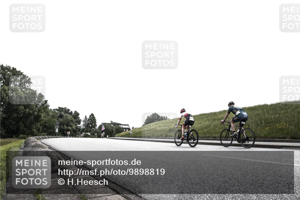 21.06.2026 - 29. Vierlanden-Triathlon H.Heesch http://msf.ph/oto/9898819 21.06.2026 10:47:10 Radfahren 292, 325, 422 meine-sportfotos.de