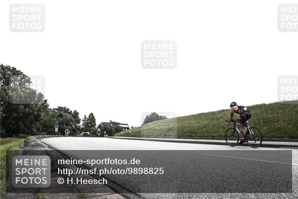 21.06.2026 - 29. Vierlanden-Triathlon H.Heesch http://msf.ph/oto/9898825 21.06.2026 10:47:14 Radfahren 325, 470 meine-sportfotos.de