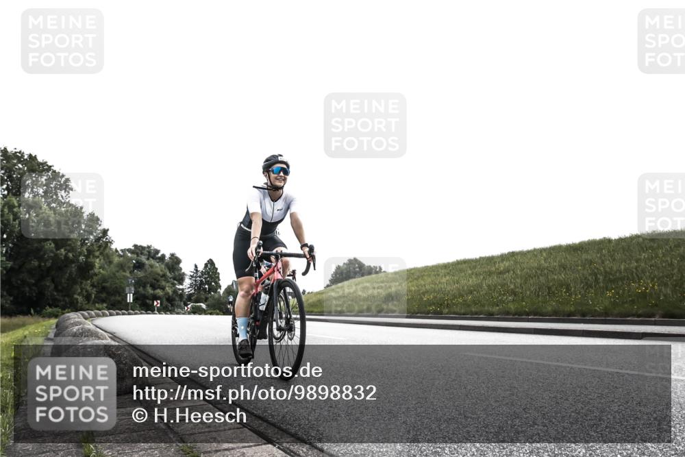 21.06.2026 - 29. Vierlanden-Triathlon H.Heesch http://msf.ph/oto/9898832 21.06.2026 10:47:45 Radfahren 38, 252, 393, 411 meine-sportfotos.de