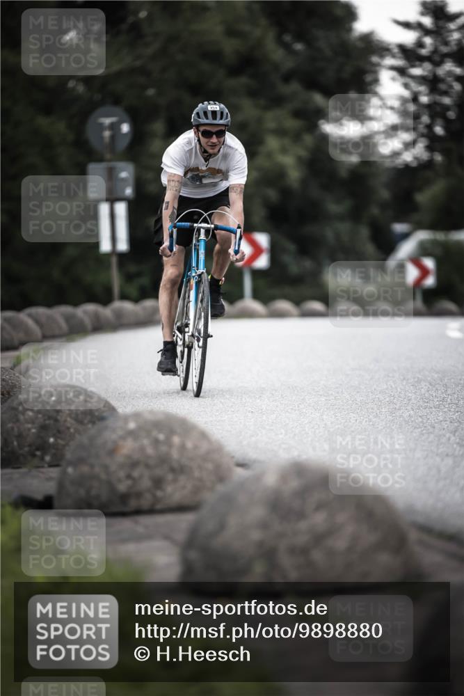 21.06.2026 - 29. Vierlanden-Triathlon H.Heesch http://msf.ph/oto/9898880 21.06.2026 10:06:17 Radfahren 9, 109, 354 meine-sportfotos.de