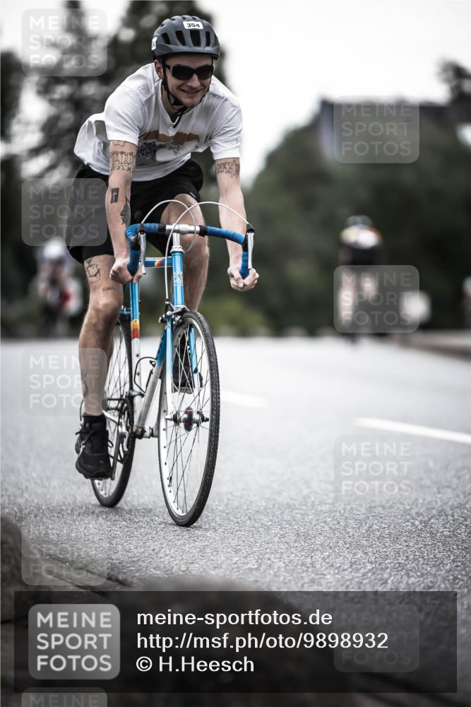 21.06.2026 - 29. Vierlanden-Triathlon H.Heesch http://msf.ph/oto/9898932 21.06.2026 10:06:18 Radfahren 9, 109, 354 meine-sportfotos.de
