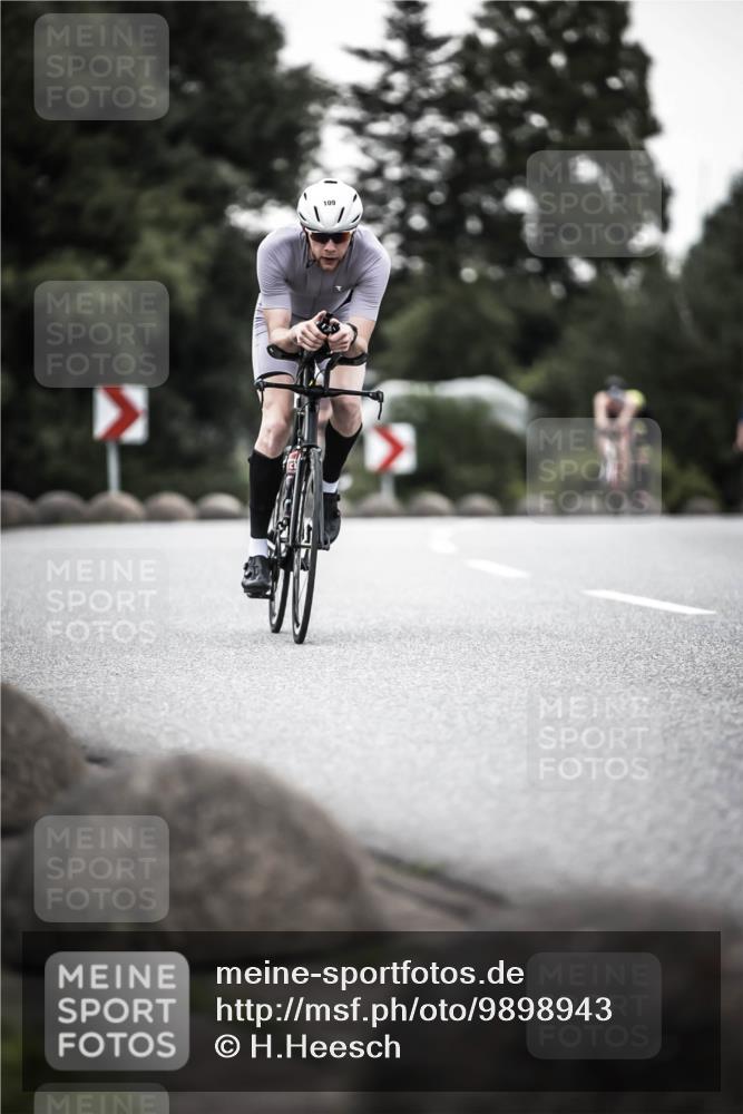 21.06.2026 - 29. Vierlanden-Triathlon H.Heesch http://msf.ph/oto/9898943 21.06.2026 10:06:23 Radfahren 109, 147, 165, 360, 381 meine-sportfotos.de