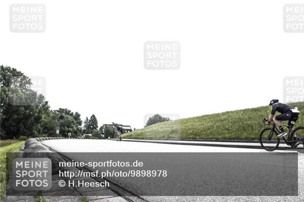 21.06.2026 - 29. Vierlanden-Triathlon H.Heesch http://msf.ph/oto/9898978 21.06.2026 10:51:02 Radfahren 205, 446, 463 meine-sportfotos.de