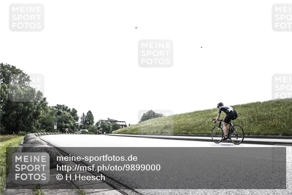 21.06.2026 - 29. Vierlanden-Triathlon H.Heesch http://msf.ph/oto/9899000 21.06.2026 10:51:23 Radfahren 295, 401, 423, 564, 602 meine-sportfotos.de