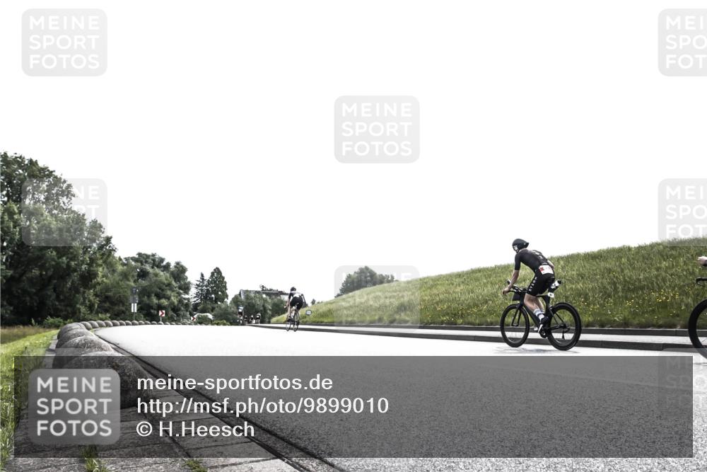 21.06.2026 - 29. Vierlanden-Triathlon H.Heesch http://msf.ph/oto/9899010 21.06.2026 10:51:25 Radfahren 295, 401, 423, 427, 564 meine-sportfotos.de