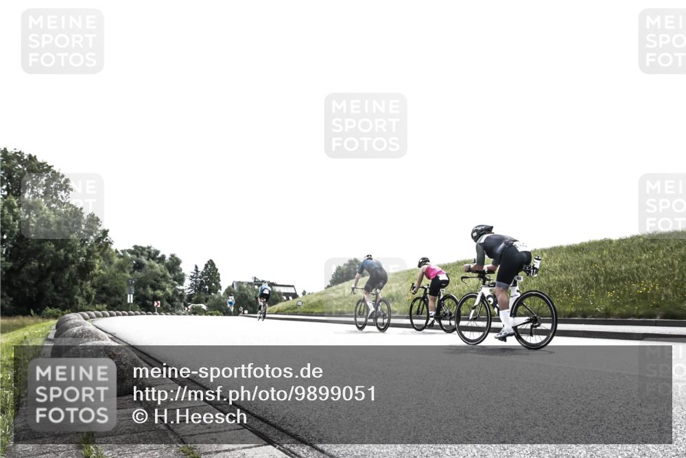 21.06.2026 - 29. Vierlanden-Triathlon H.Heesch http://msf.ph/oto/9899051 21.06.2026 10:51:49 Radfahren 18, 75, 279 meine-sportfotos.de