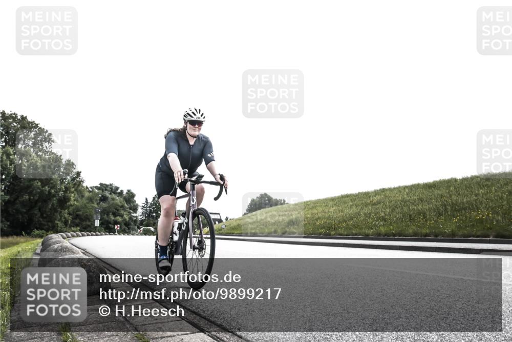21.06.2026 - 29. Vierlanden-Triathlon H.Heesch http://msf.ph/oto/9899217 21.06.2026 10:54:06 Radfahren 100, 230, 245, 540 meine-sportfotos.de