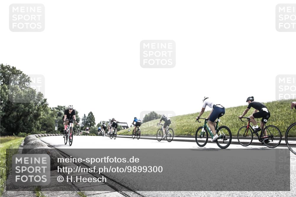 21.06.2026 - 29. Vierlanden-Triathlon H.Heesch http://msf.ph/oto/9899300 21.06.2026 10:57:06 Radfahren 145, 255, 514, 585 meine-sportfotos.de