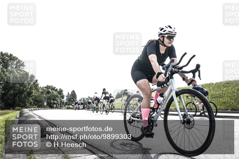 21.06.2026 - 29. Vierlanden-Triathlon H.Heesch http://msf.ph/oto/9899303 21.06.2026 10:57:07 Radfahren 145, 255, 514, 585 meine-sportfotos.de