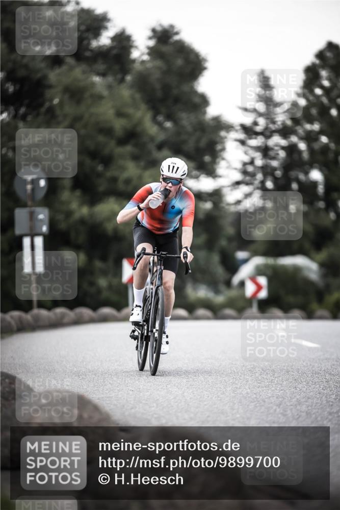 21.06.2026 - 29. Vierlanden-Triathlon H.Heesch http://msf.ph/oto/9899700 21.06.2026 10:08:00 Radfahren 7, 59, 80, 305, 320, 334 meine-sportfotos.de