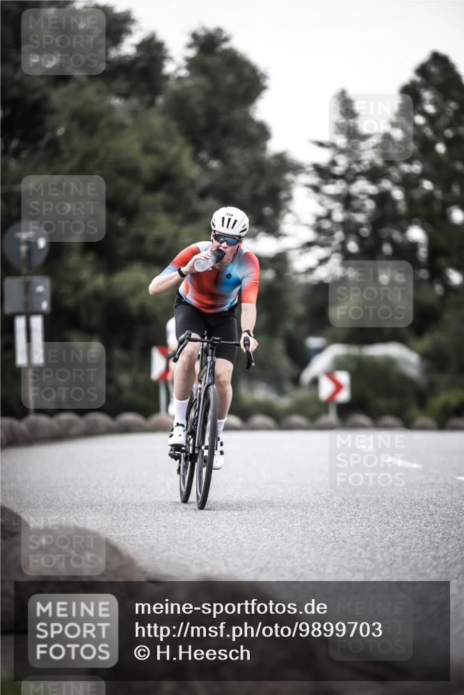 21.06.2026 - 29. Vierlanden-Triathlon H.Heesch http://msf.ph/oto/9899703 21.06.2026 10:08:00 Radfahren 7, 59, 80, 305, 320, 334 meine-sportfotos.de