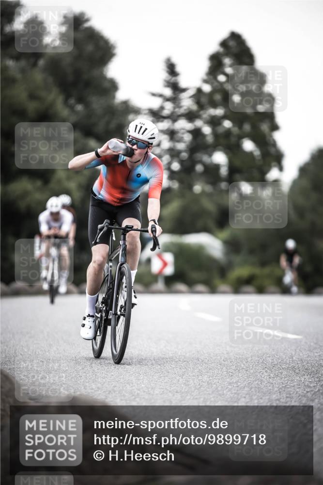 21.06.2026 - 29. Vierlanden-Triathlon H.Heesch http://msf.ph/oto/9899718 21.06.2026 10:08:00 Radfahren 7, 59, 80, 305, 320, 334 meine-sportfotos.de