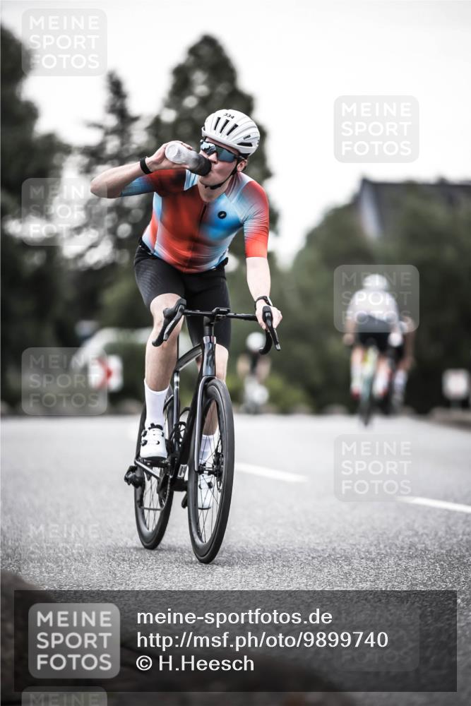 21.06.2026 - 29. Vierlanden-Triathlon H.Heesch http://msf.ph/oto/9899740 21.06.2026 10:08:01 Radfahren 7, 59, 80, 305, 334, 371 meine-sportfotos.de