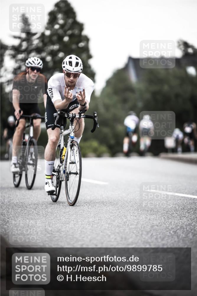 21.06.2026 - 29. Vierlanden-Triathlon H.Heesch http://msf.ph/oto/9899785 21.06.2026 10:08:03 Radfahren 7, 80, 305, 334, 371 meine-sportfotos.de