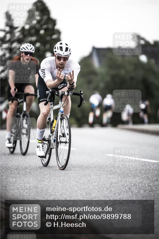 21.06.2026 - 29. Vierlanden-Triathlon H.Heesch http://msf.ph/oto/9899788 21.06.2026 10:08:03 Radfahren 7, 80, 305, 334, 371 meine-sportfotos.de