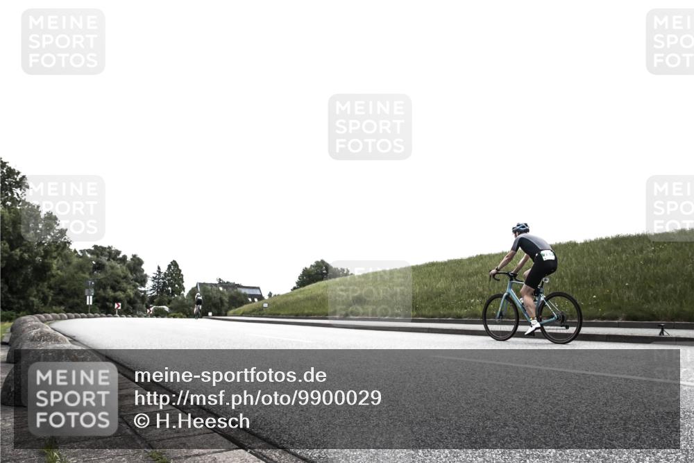 21.06.2026 - 29. Vierlanden-Triathlon H.Heesch http://msf.ph/oto/9900029 21.06.2026 12:38:16 Radfahren 869 meine-sportfotos.de