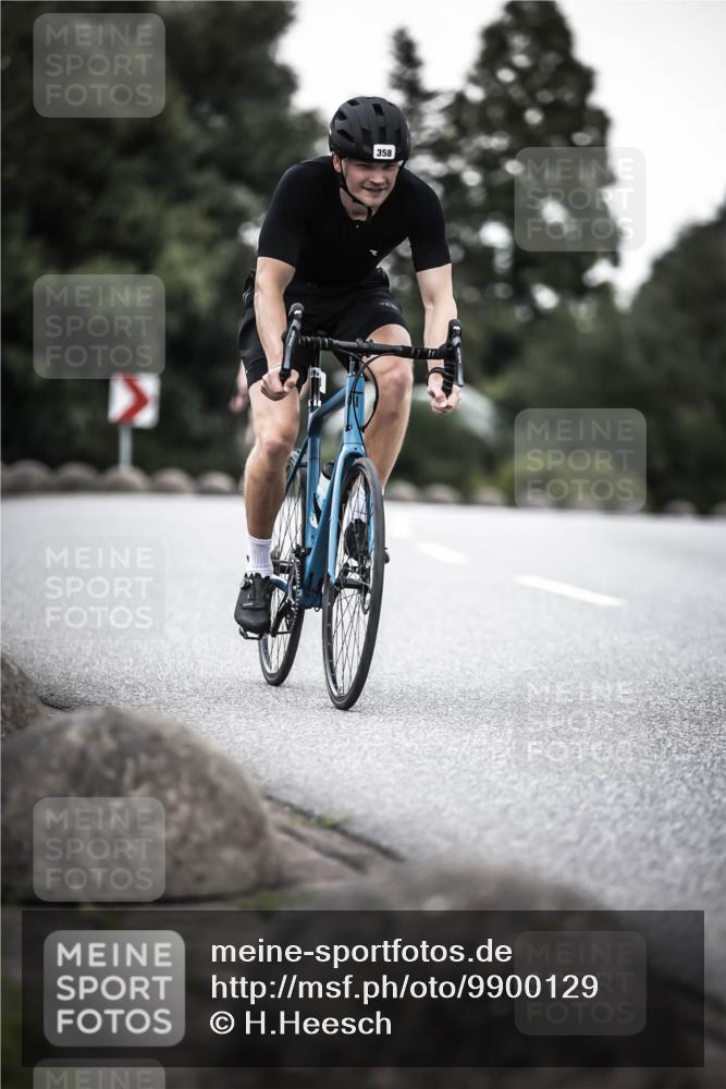 21.06.2026 - 29. Vierlanden-Triathlon H.Heesch http://msf.ph/oto/9900129 21.06.2026 10:08:37 Radfahren 82, 358 meine-sportfotos.de