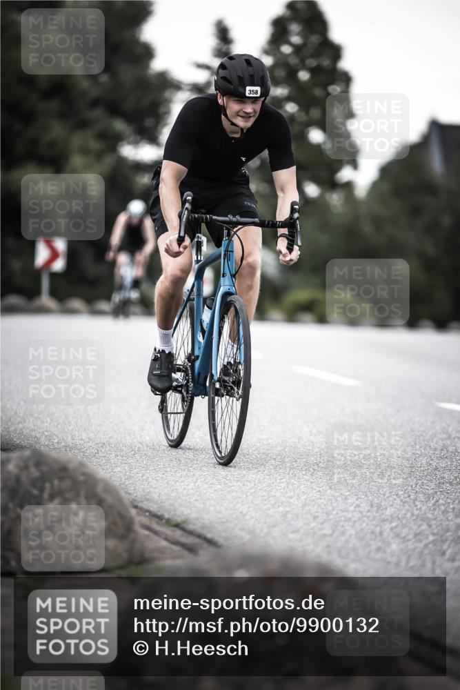 21.06.2026 - 29. Vierlanden-Triathlon H.Heesch http://msf.ph/oto/9900132 21.06.2026 10:08:37 Radfahren 82, 358 meine-sportfotos.de