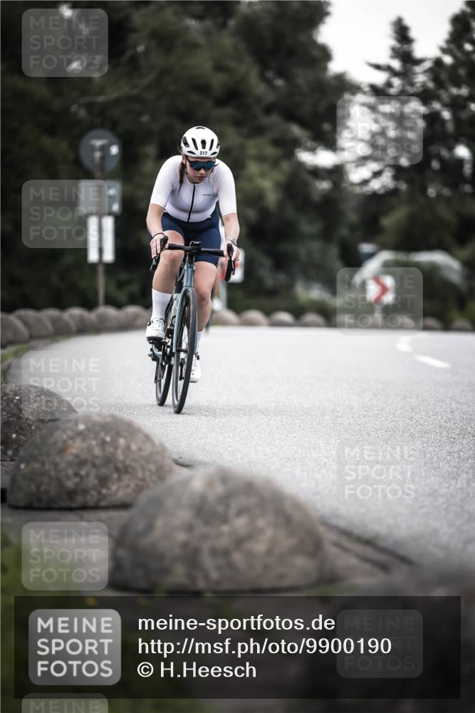 21.06.2026 - 29. Vierlanden-Triathlon H.Heesch http://msf.ph/oto/9900190 21.06.2026 10:08:47 Radfahren 30, 212, 269, 277 meine-sportfotos.de
