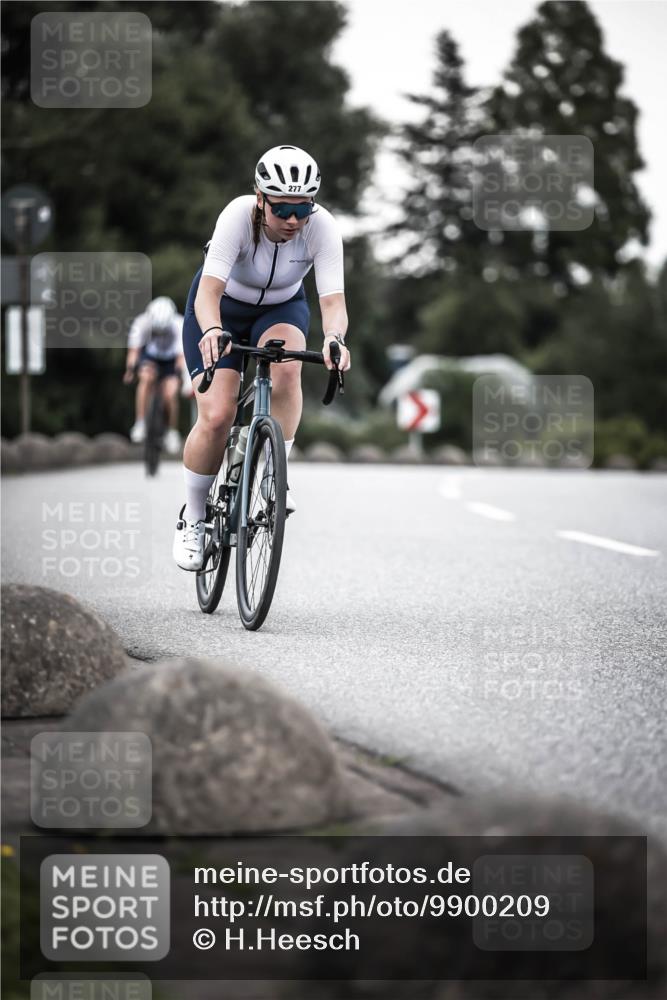 21.06.2026 - 29. Vierlanden-Triathlon H.Heesch http://msf.ph/oto/9900209 21.06.2026 10:08:48 Radfahren 30, 212, 269, 277 meine-sportfotos.de