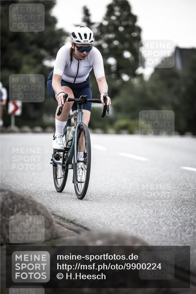 21.06.2026 - 29. Vierlanden-Triathlon H.Heesch http://msf.ph/oto/9900224 21.06.2026 10:08:48 Radfahren 30, 212, 269, 277 meine-sportfotos.de