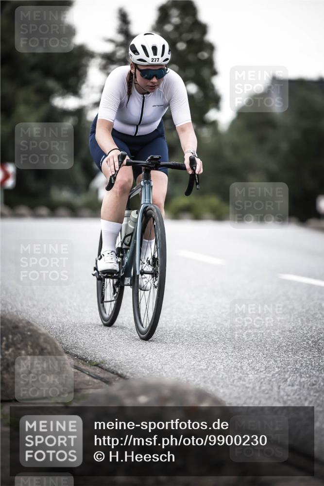 21.06.2026 - 29. Vierlanden-Triathlon H.Heesch http://msf.ph/oto/9900230 21.06.2026 10:08:48 Radfahren 30, 212, 269, 277 meine-sportfotos.de